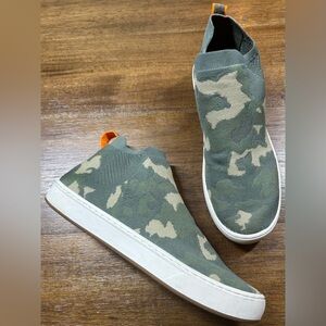 L.L. Bean Women's Size 8M Eco Bay Knit Sneaker Vegan Camo Chelsea Boots